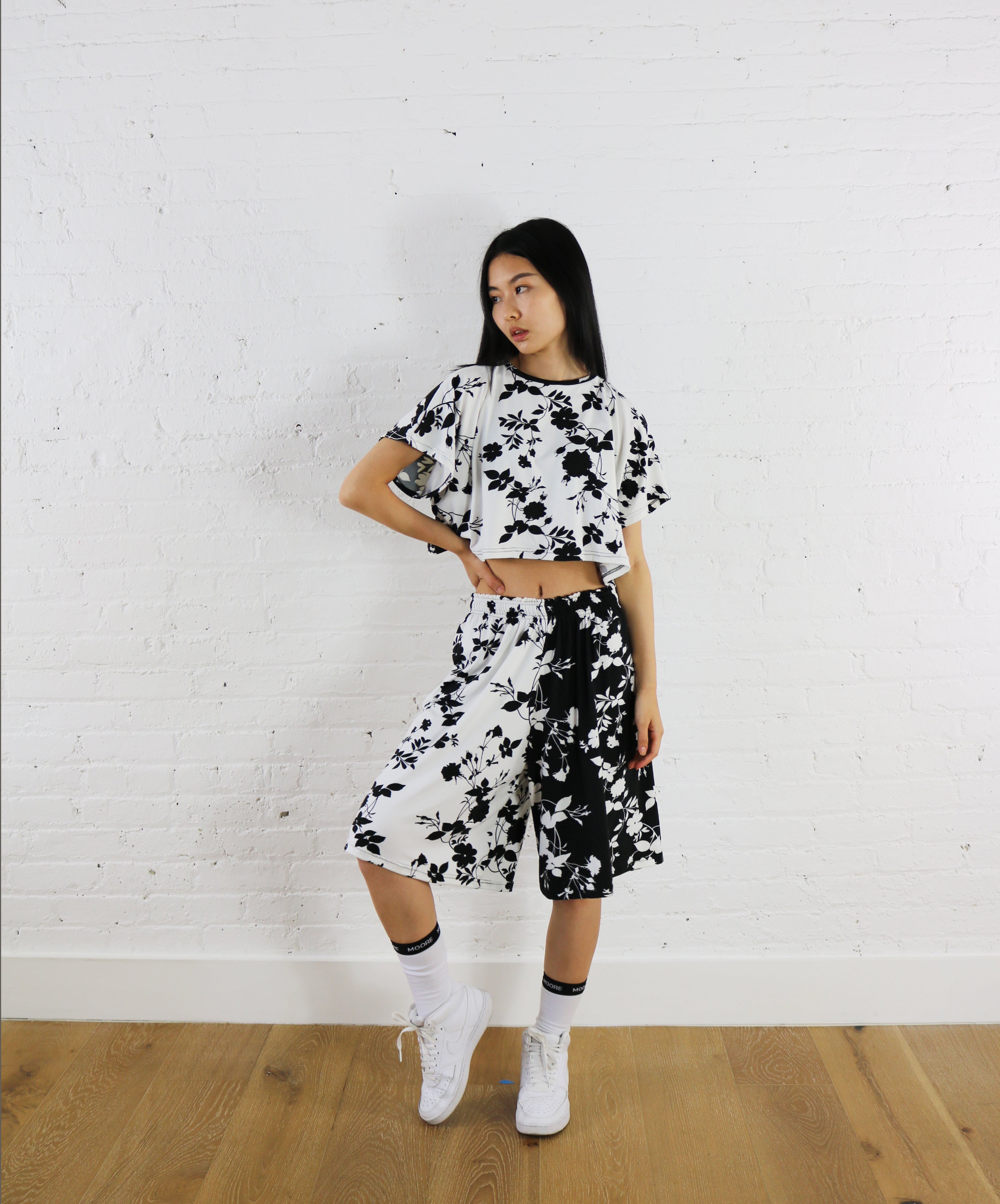 BW split floral crop tee