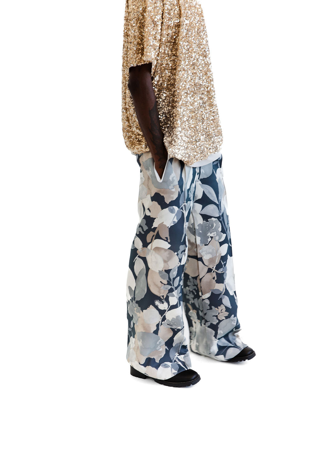 Grey floral camo pant