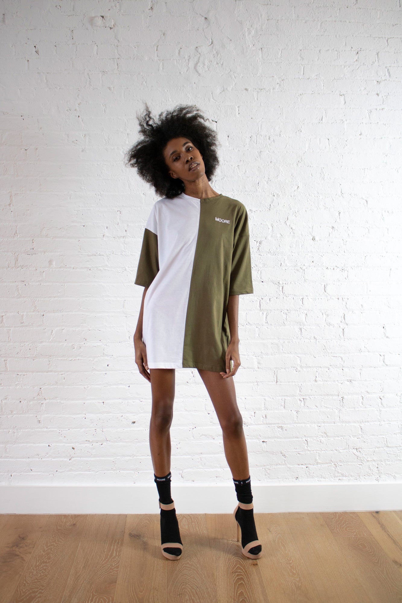 OLIVE SPLIT TEE