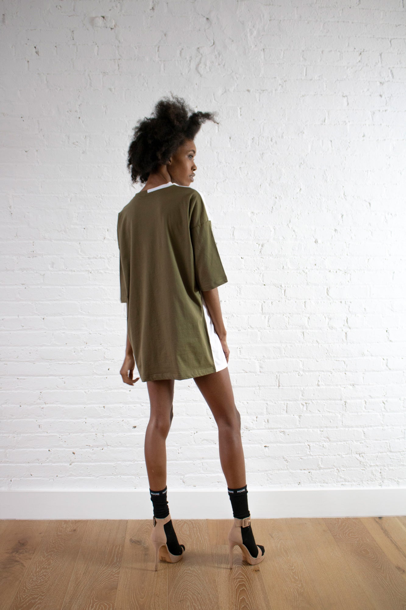 OLIVE SPLIT TEE