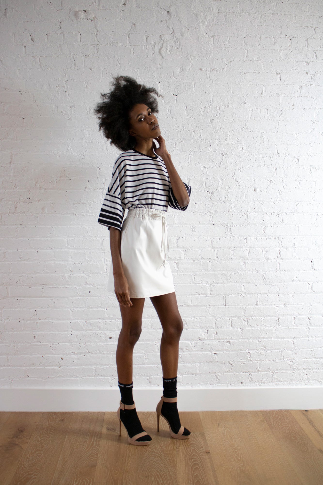 WHITE VINYL RUCHED SKIRT