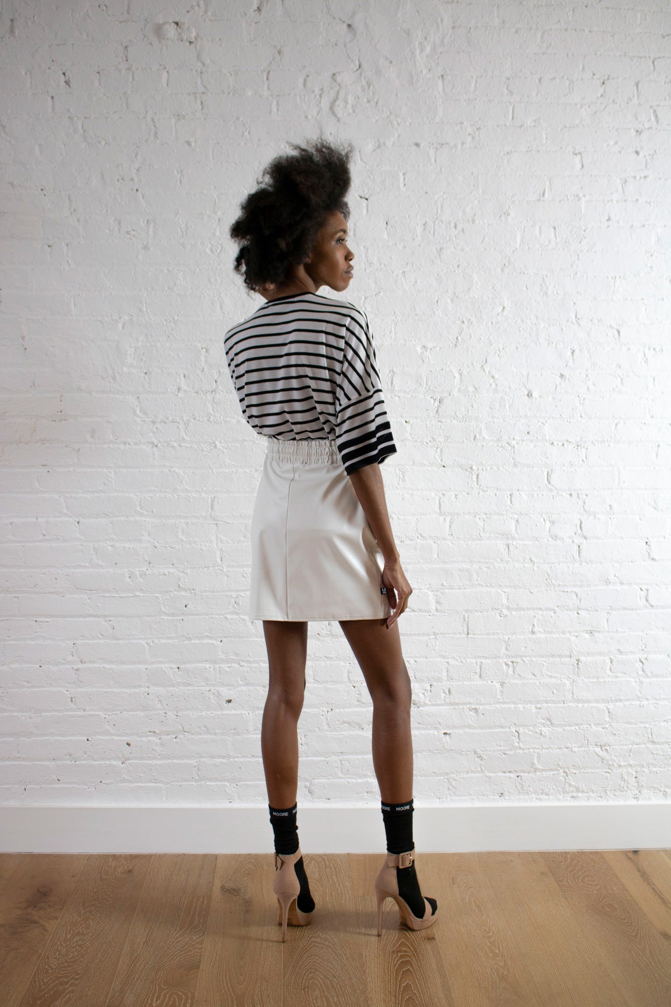WHITE VINYL RUCHED SKIRT