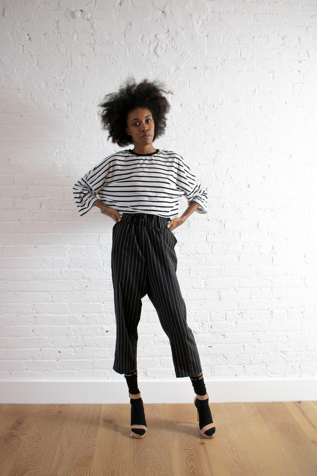 WHITE STRIPE CROP BOX TOP