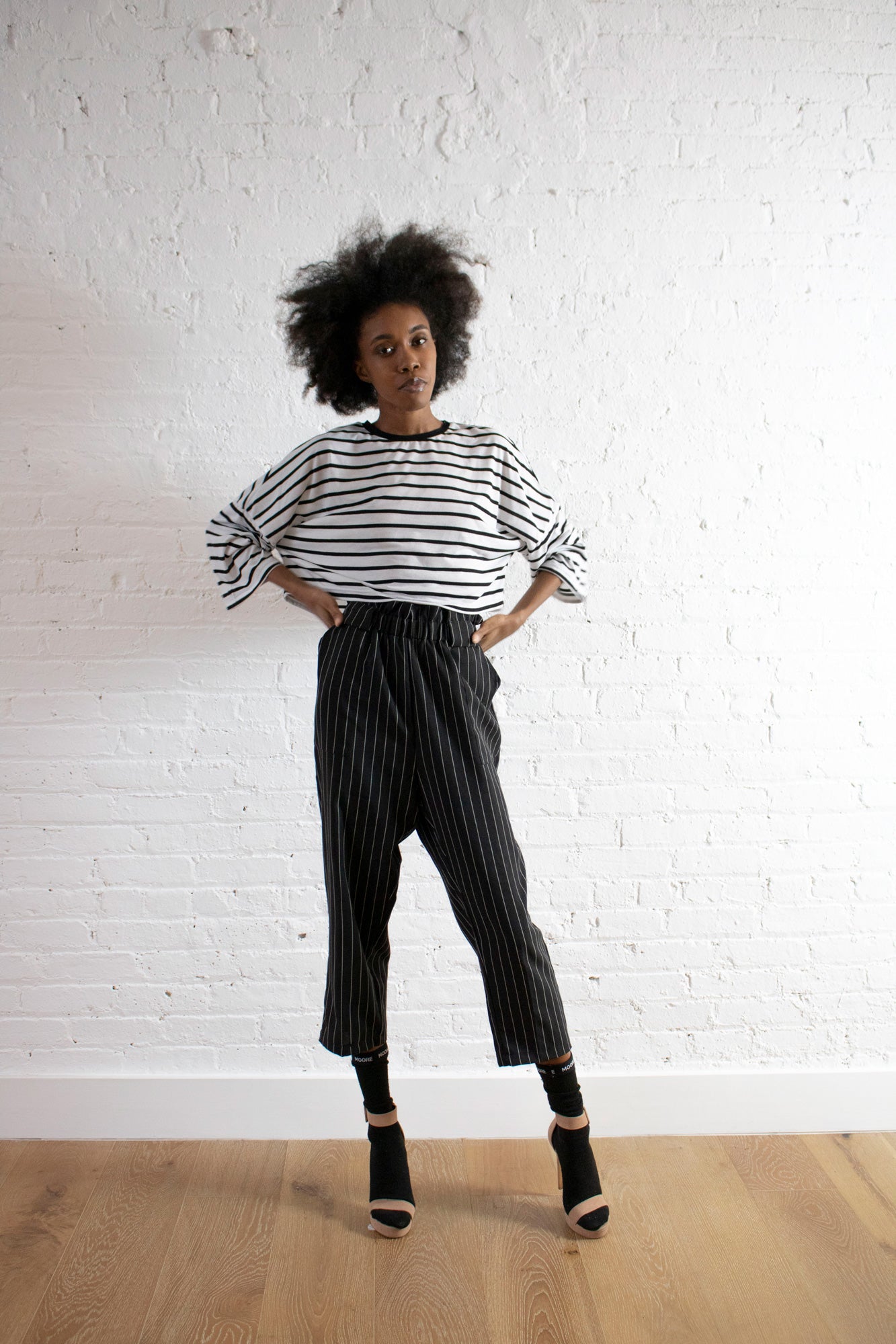 WHITE STRIPE CROP BOX TOP