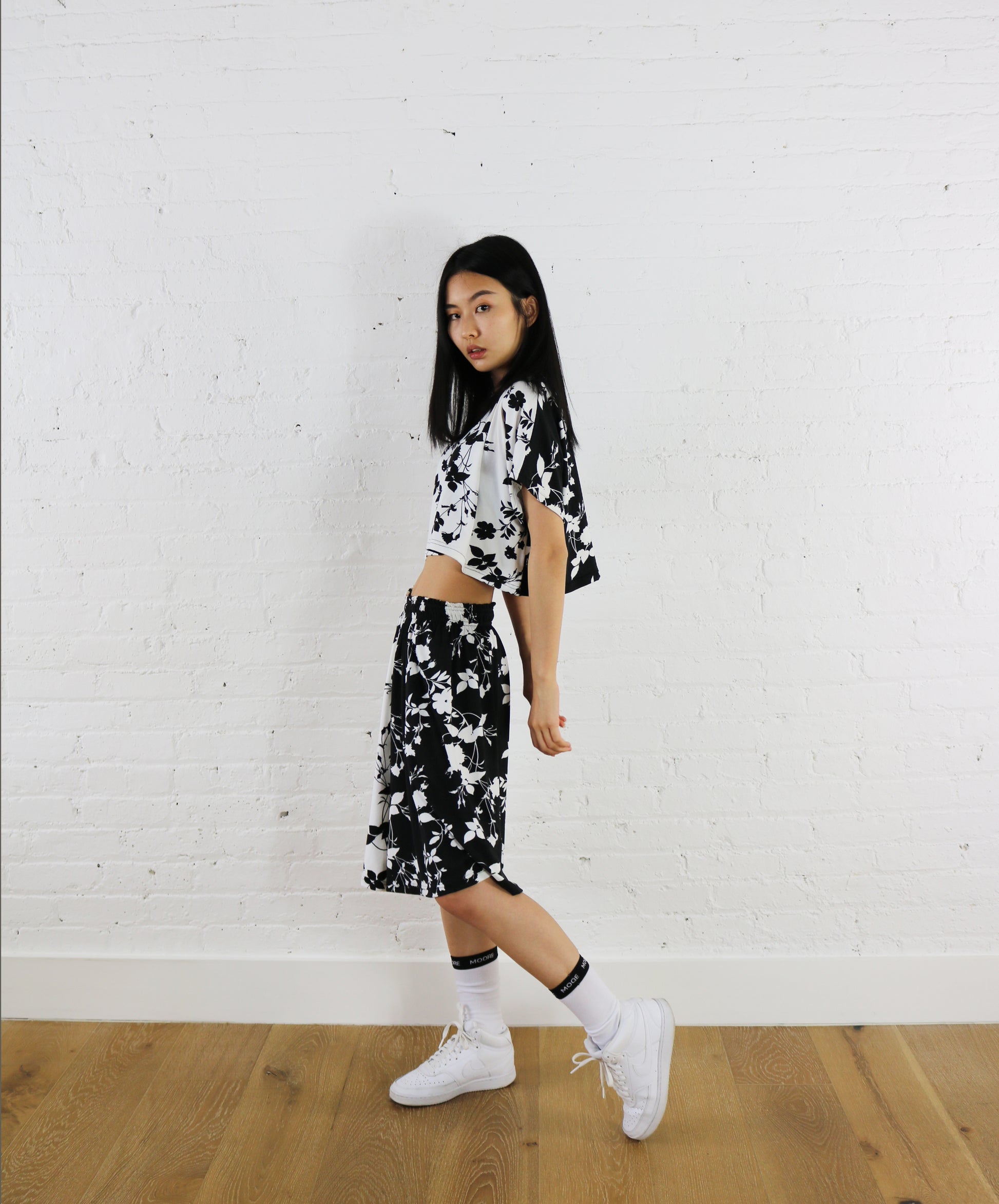 BW split floral crop tee