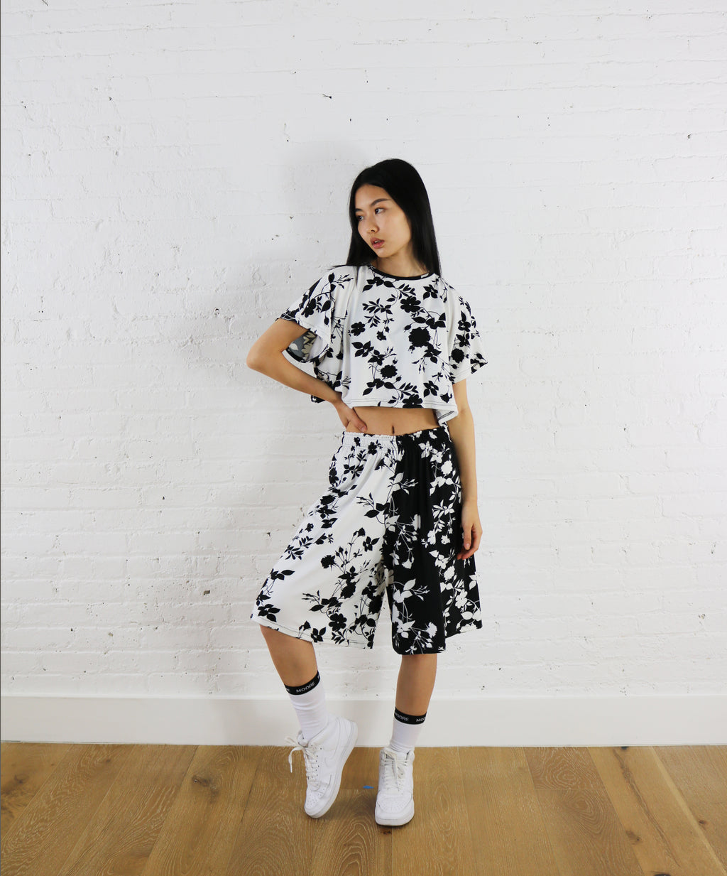 BW split floral crop tee