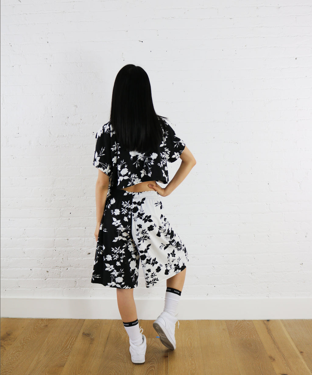 BW split floral crop tee