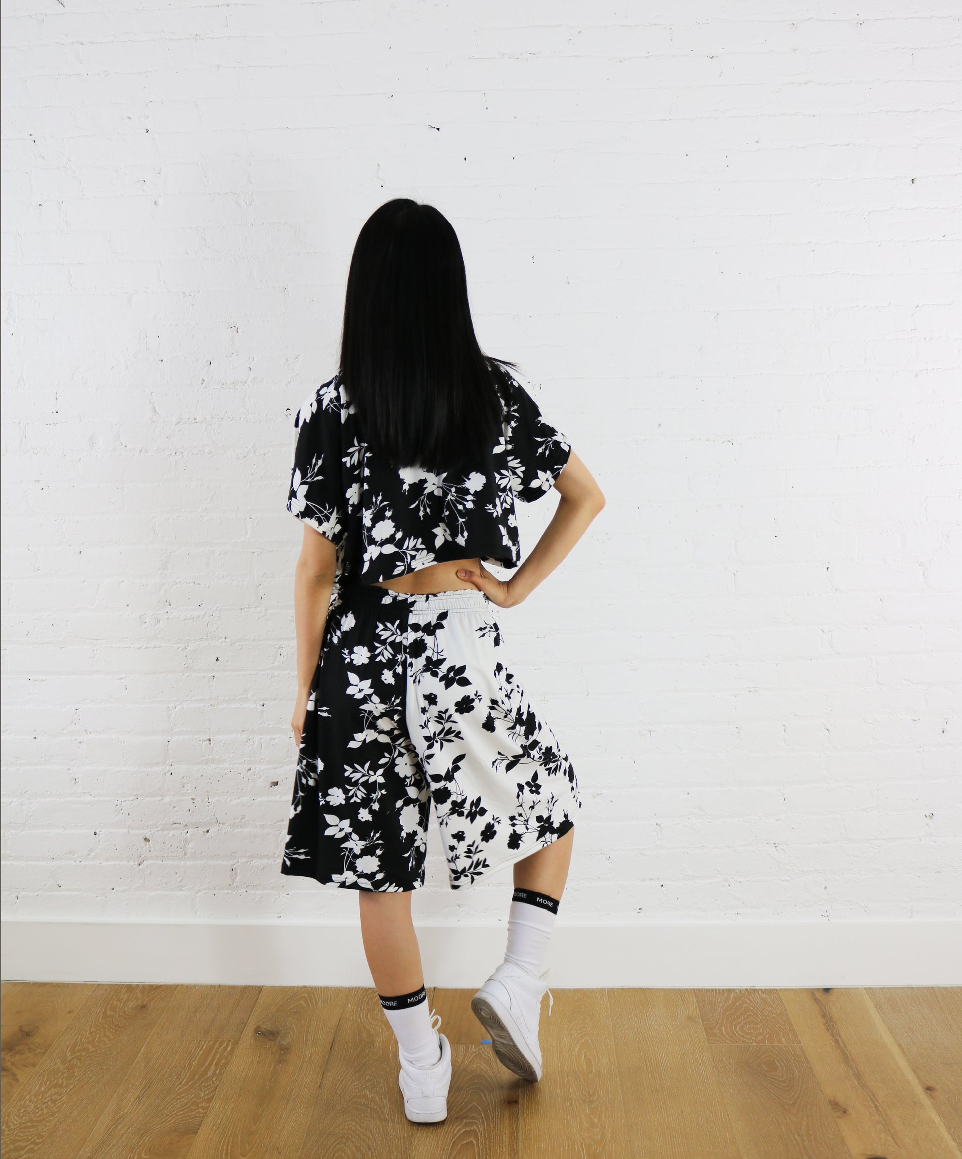 BW split floral crop tee