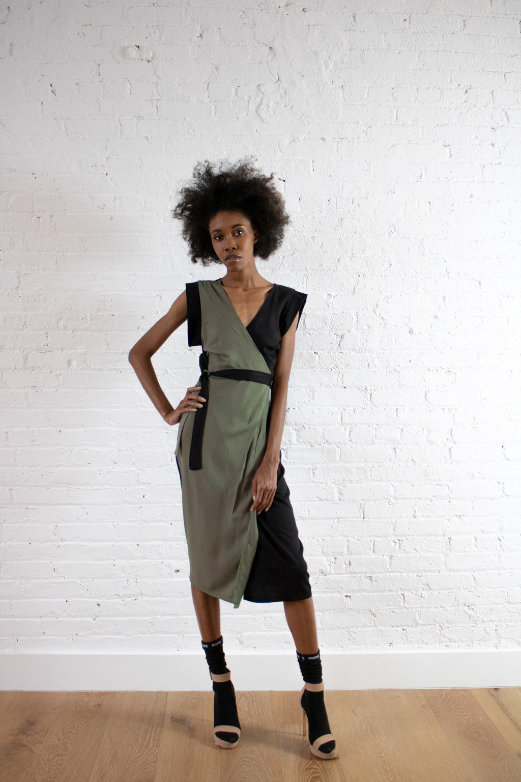 OLIVE SPLIT TUNIC